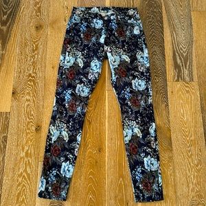 7 FOR ALL MANKIND blue floral stretch jeans. Size 29. Like new!!